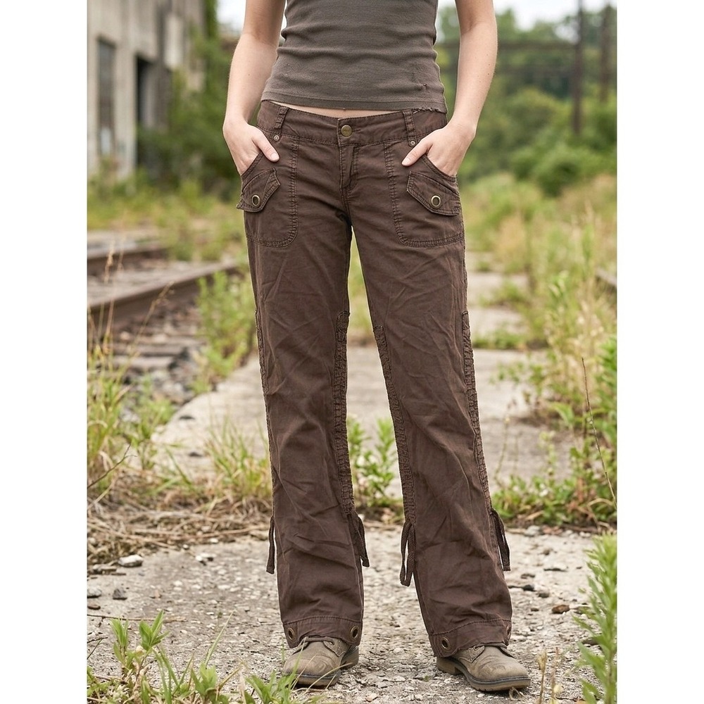 Nori Cargo Pants Low Rise Brown Size 5 Grommet Y2K Gorpcore Grunge 30x30.5